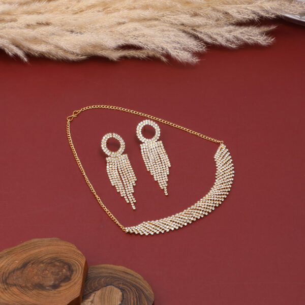 Aarugo Shining Gold Plated Kundan & Diamond Studded Necklace and Earring Set